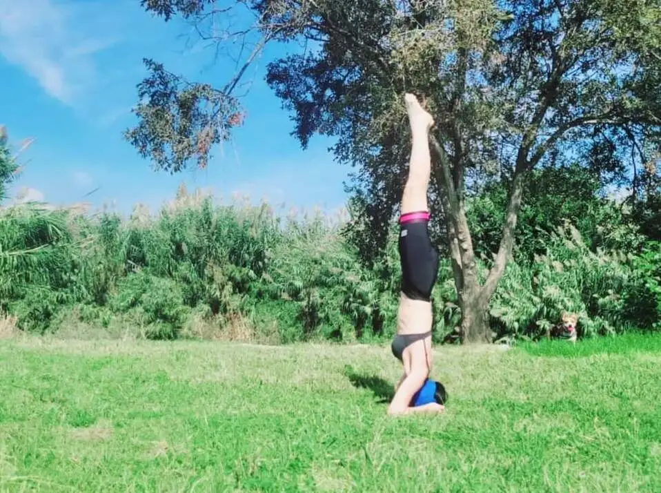 Clio-yoga-headstand-1-2